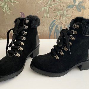 Barneys New York Ankle Bootie Sz 7  (37)